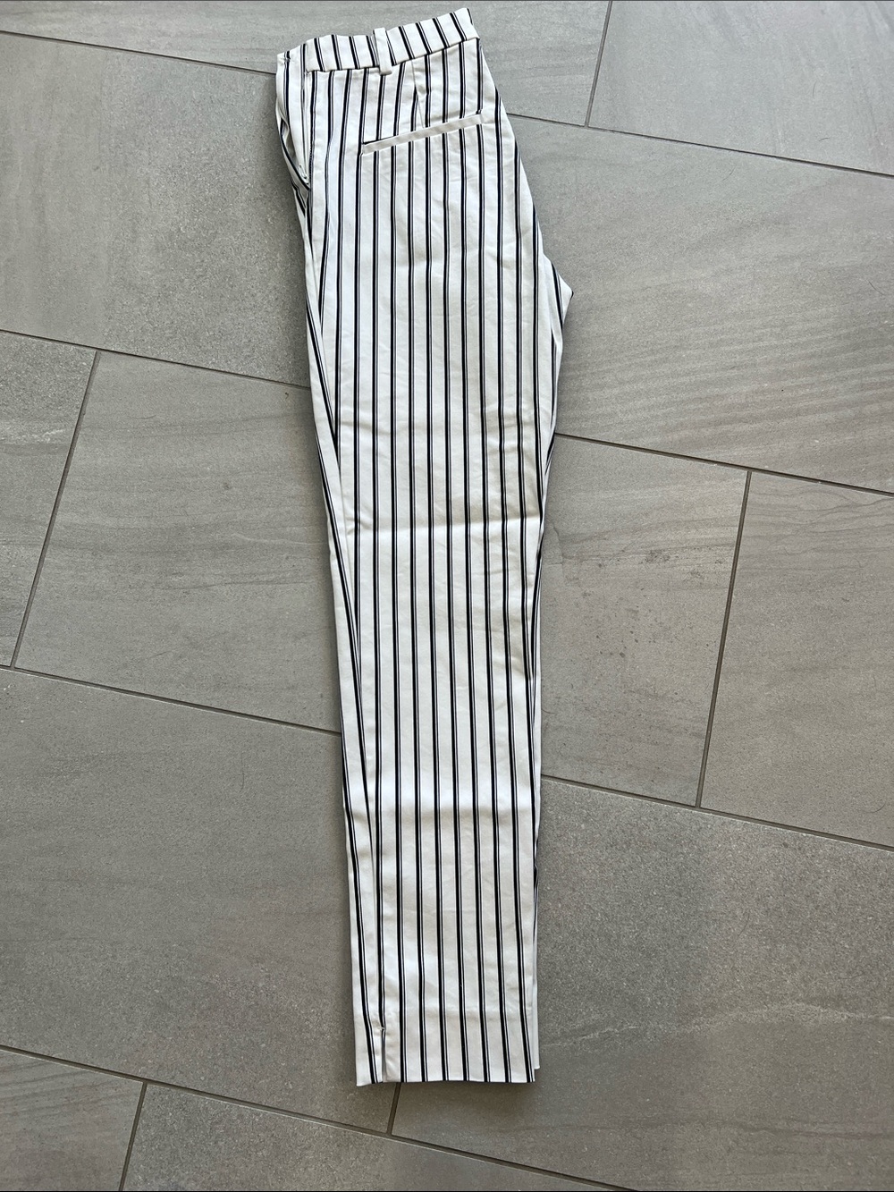 Women’s H&M White & Black Pinstripe Ankle Pants